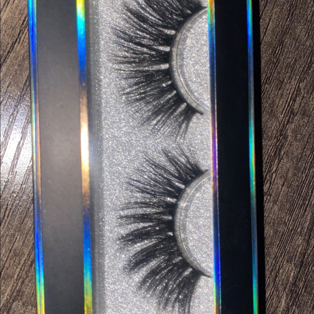 Eyelashes - Picture 5 of 13